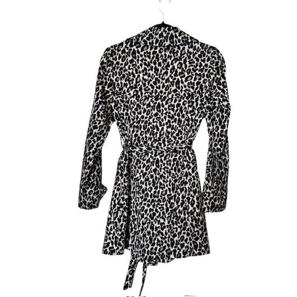 Women’s Forever 21 White Black Grey Medium Animal Print Jacket EUC - Picture 2 of 8